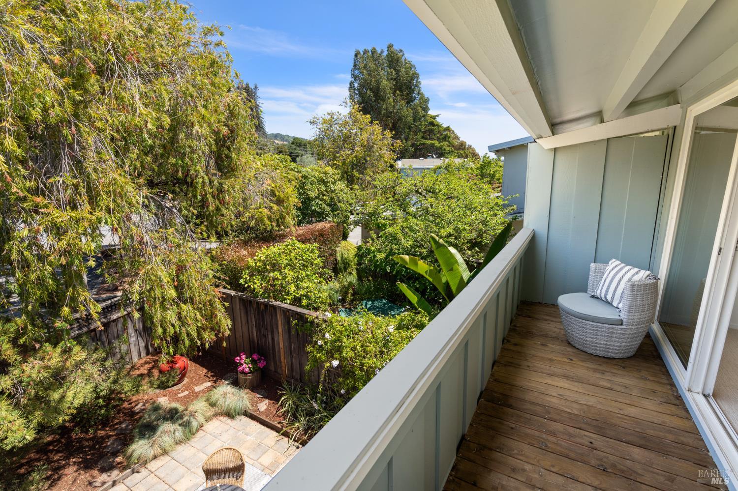 Detail Gallery Image 13 of 41 For 29 Porto Bello Dr, San Rafael,  CA 94901 - 2 Beds | 2/1 Baths