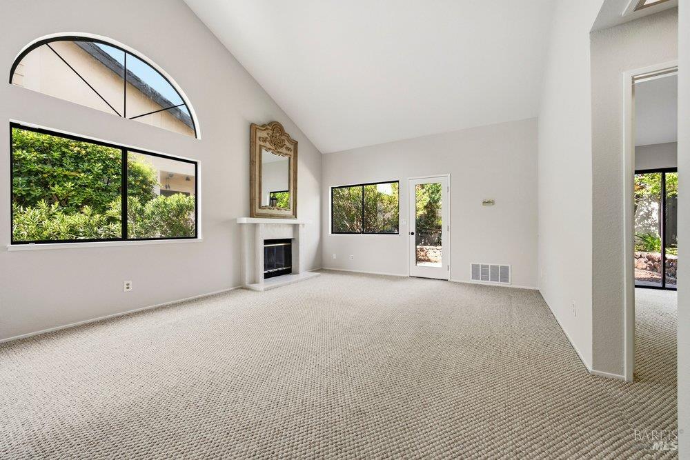 Detail Gallery Image 8 of 66 For 6 Village Ct, San Rafael,  CA 94903 - 2 Beds | 2 Baths