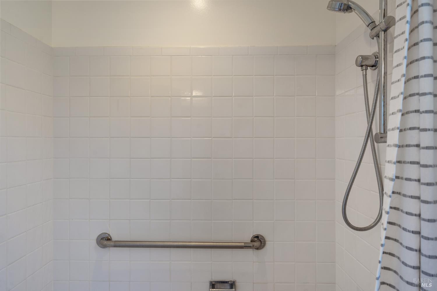 Detail Gallery Image 36 of 41 For 29 Porto Bello Dr, San Rafael,  CA 94901 - 2 Beds | 2/1 Baths