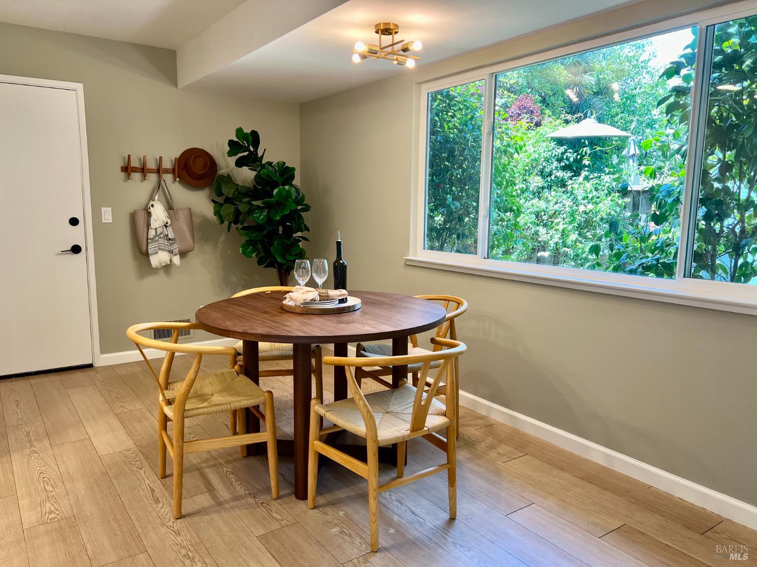 Detail Gallery Image 5 of 41 For 29 Porto Bello Dr, San Rafael,  CA 94901 - 2 Beds | 2/1 Baths