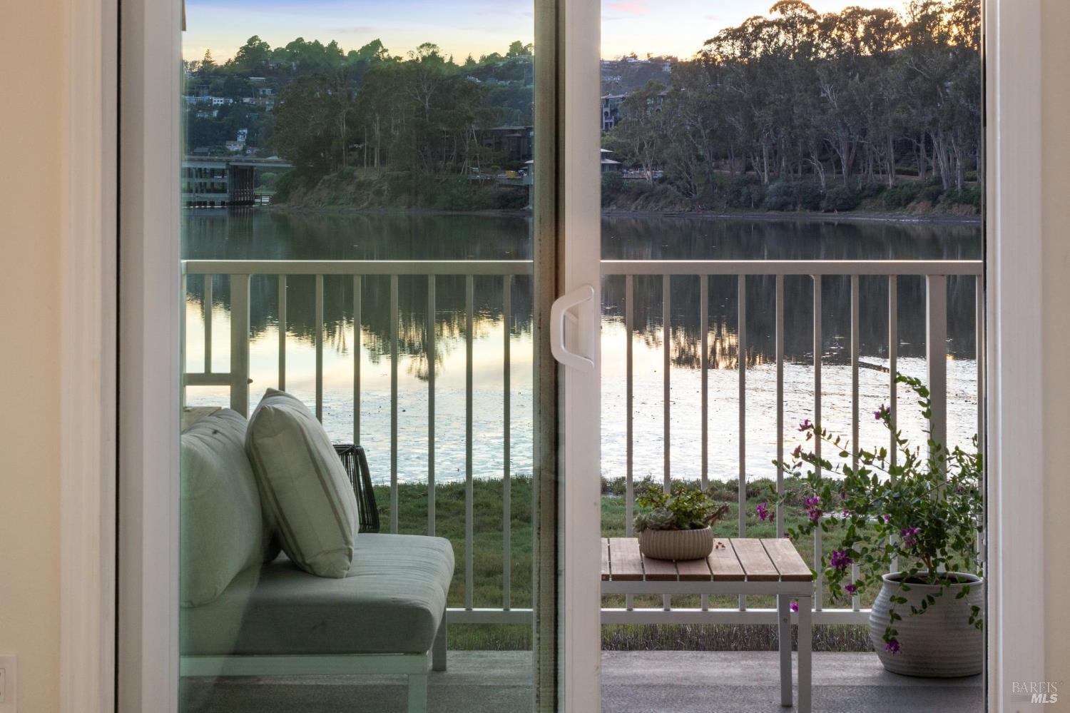 Detail Gallery Image 42 of 49 For 160 Seminary Dr 1e,  Mill Valley,  CA 94941 - 3 Beds | 2 Baths