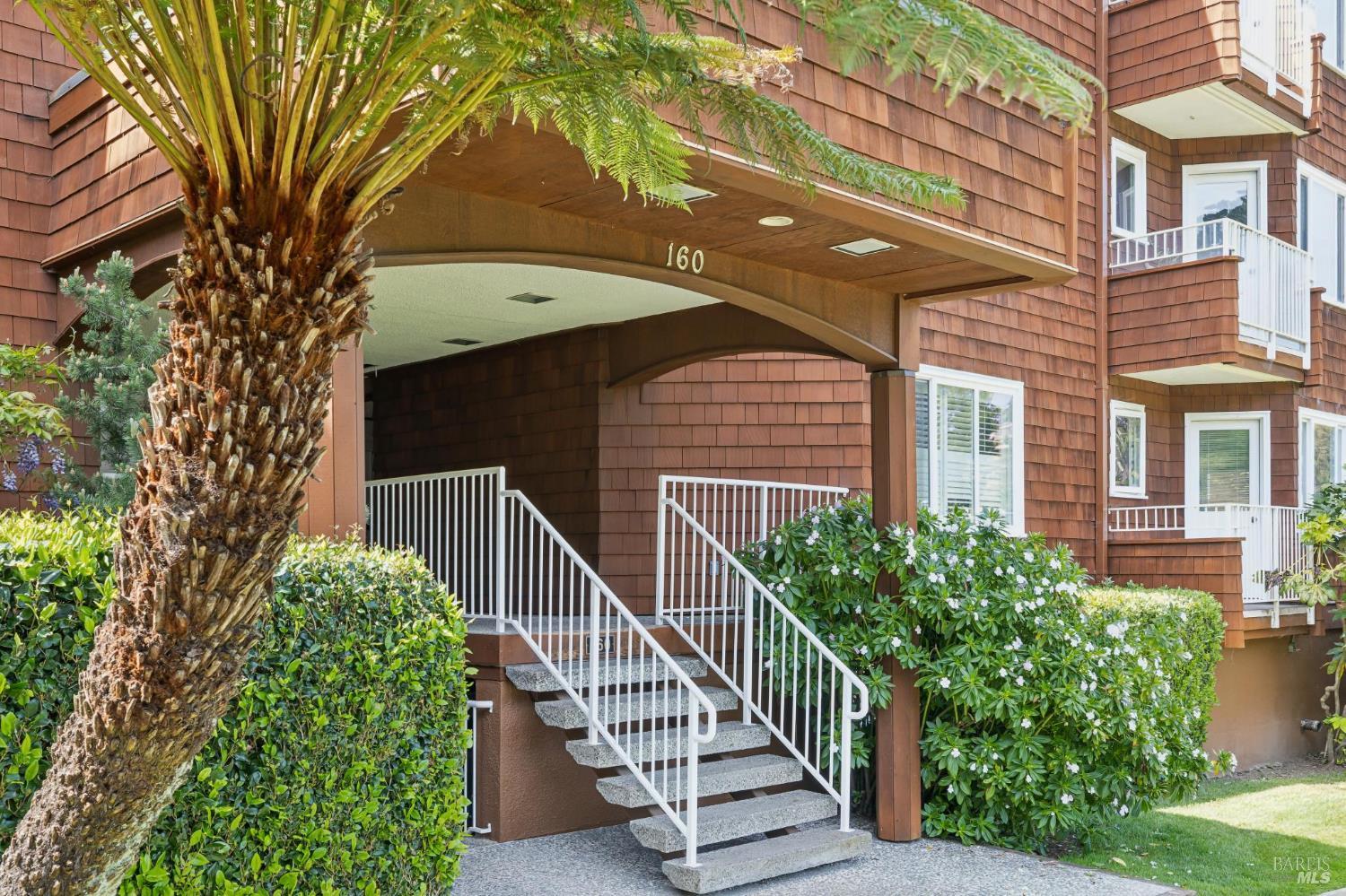 Detail Gallery Image 40 of 49 For 160 Seminary Dr 1e,  Mill Valley,  CA 94941 - 3 Beds | 2 Baths