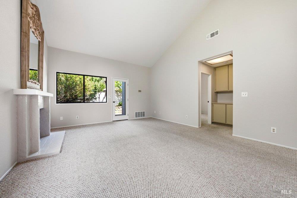 Detail Gallery Image 14 of 66 For 6 Village Ct, San Rafael,  CA 94903 - 2 Beds | 2 Baths