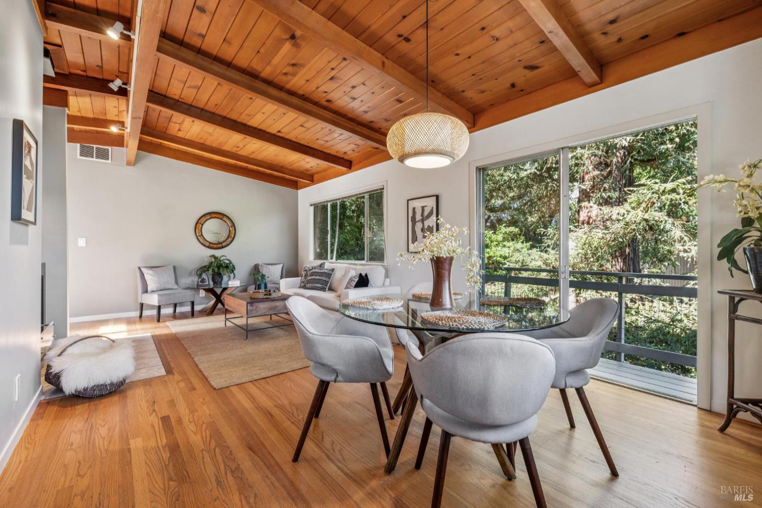 Detail Gallery Image 7 of 29 For 215 Bungalow Ave, San Rafael,  CA 94901 - 3 Beds | 2 Baths