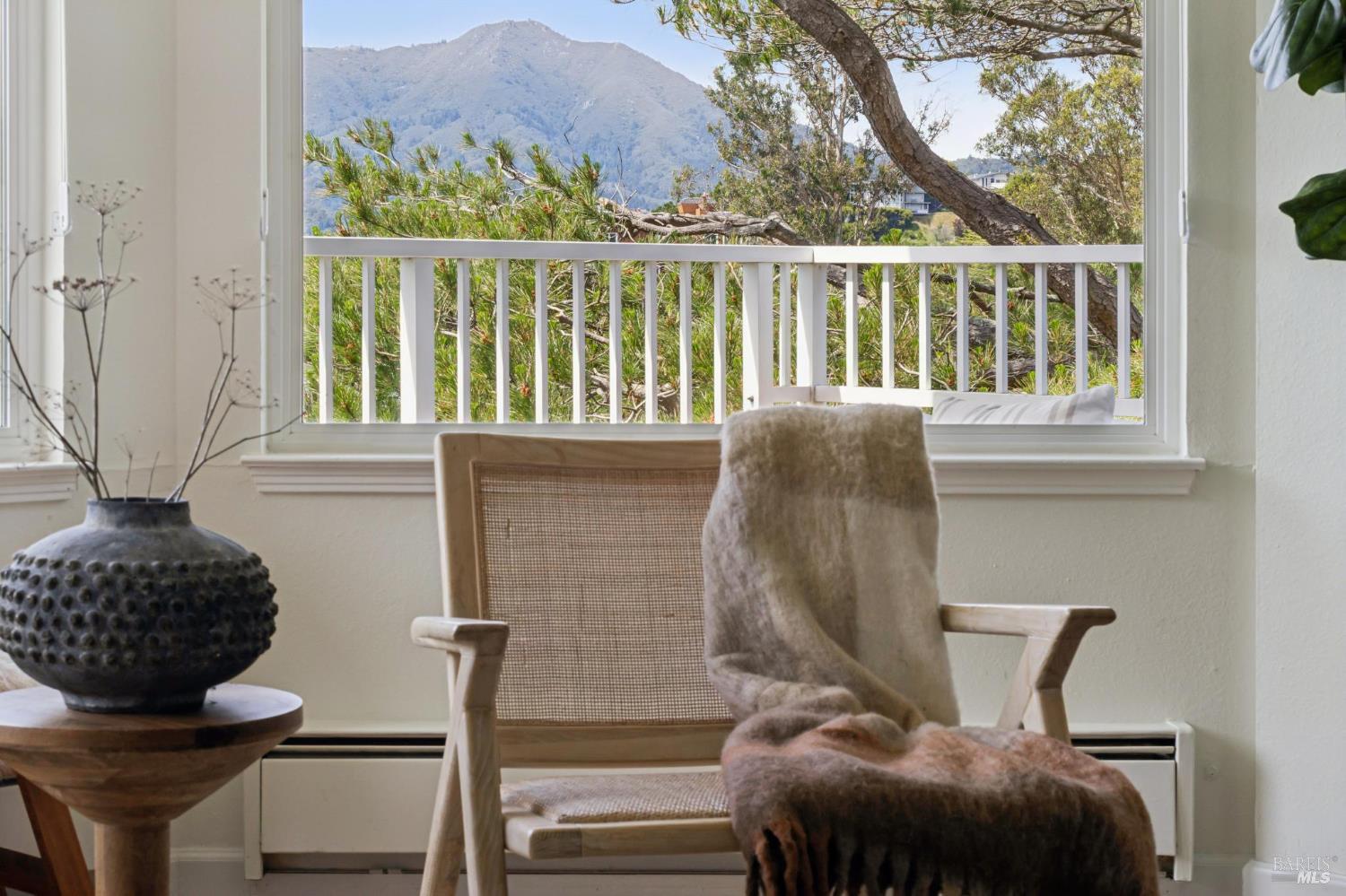 Detail Gallery Image 8 of 49 For 160 Seminary Dr 1e,  Mill Valley,  CA 94941 - 3 Beds | 2 Baths