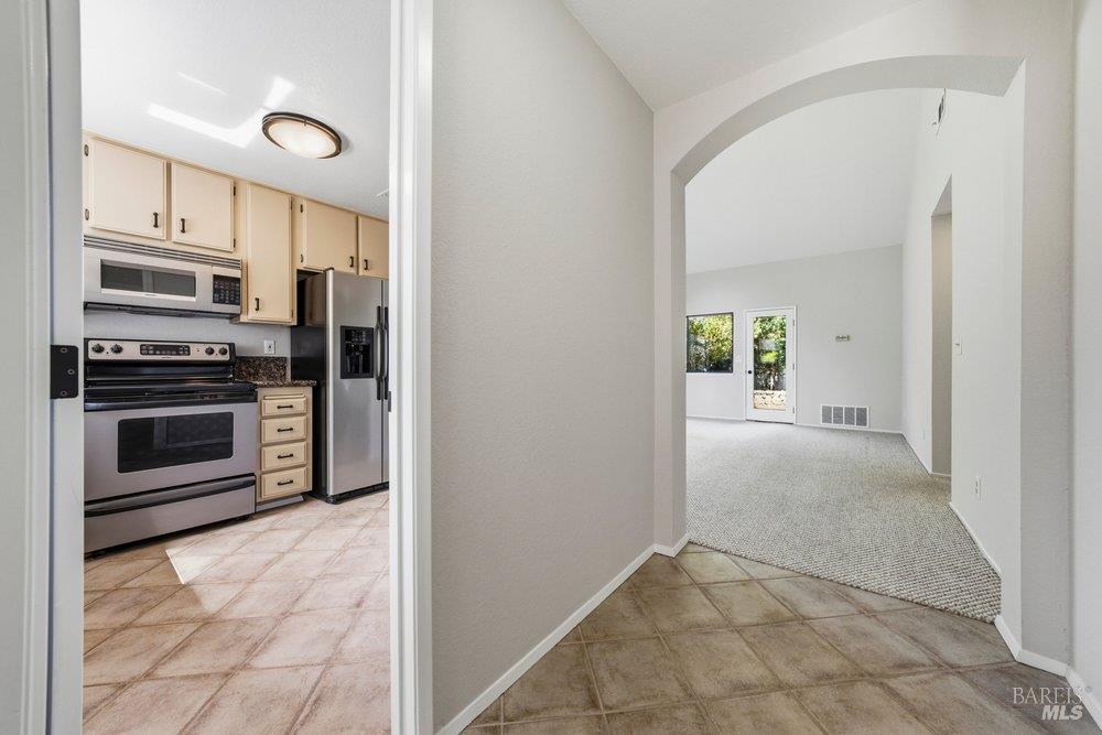 Detail Gallery Image 19 of 66 For 6 Village Ct, San Rafael,  CA 94903 - 2 Beds | 2 Baths