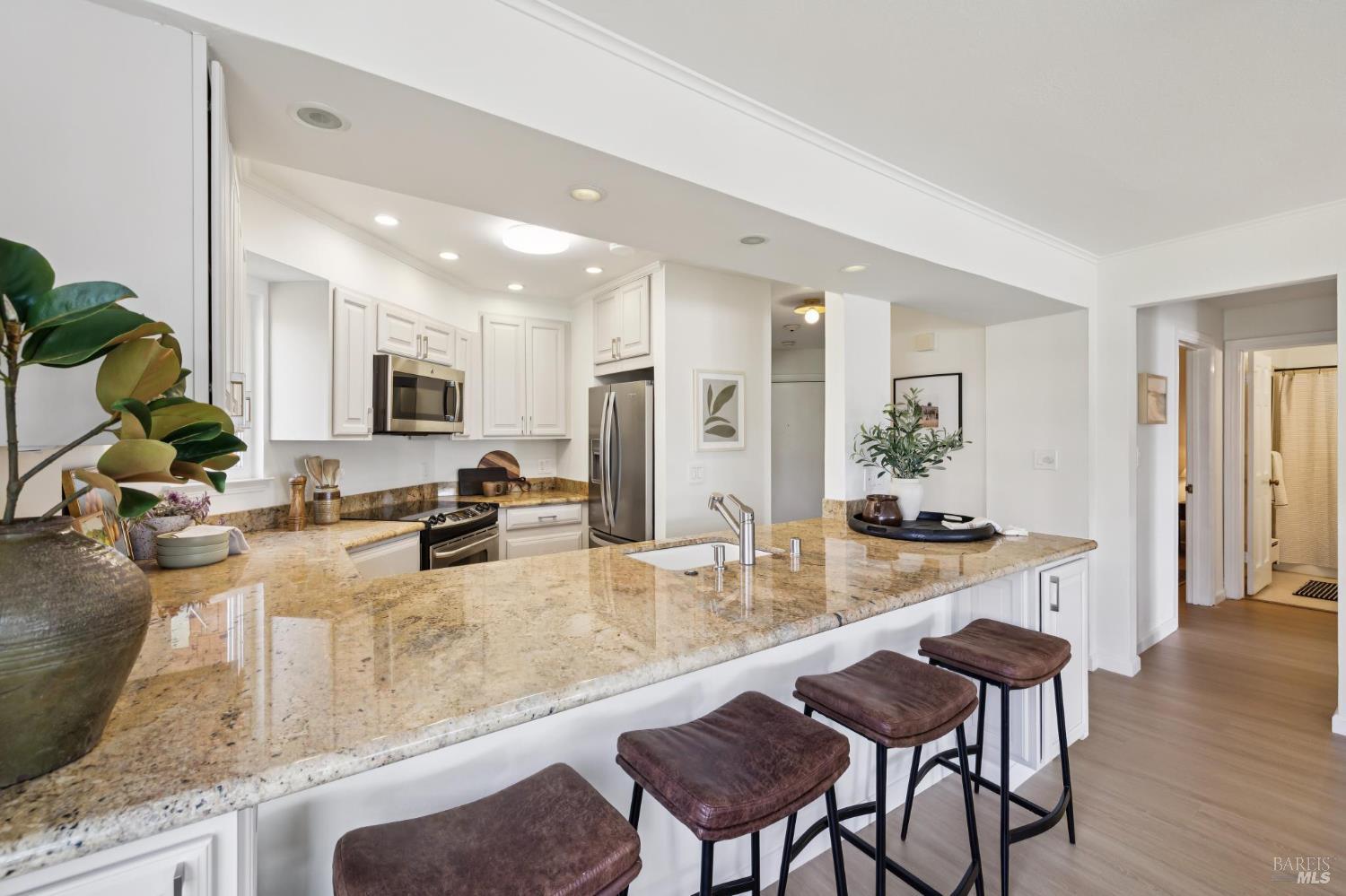 Detail Gallery Image 22 of 49 For 160 Seminary Dr 1e,  Mill Valley,  CA 94941 - 3 Beds | 2 Baths