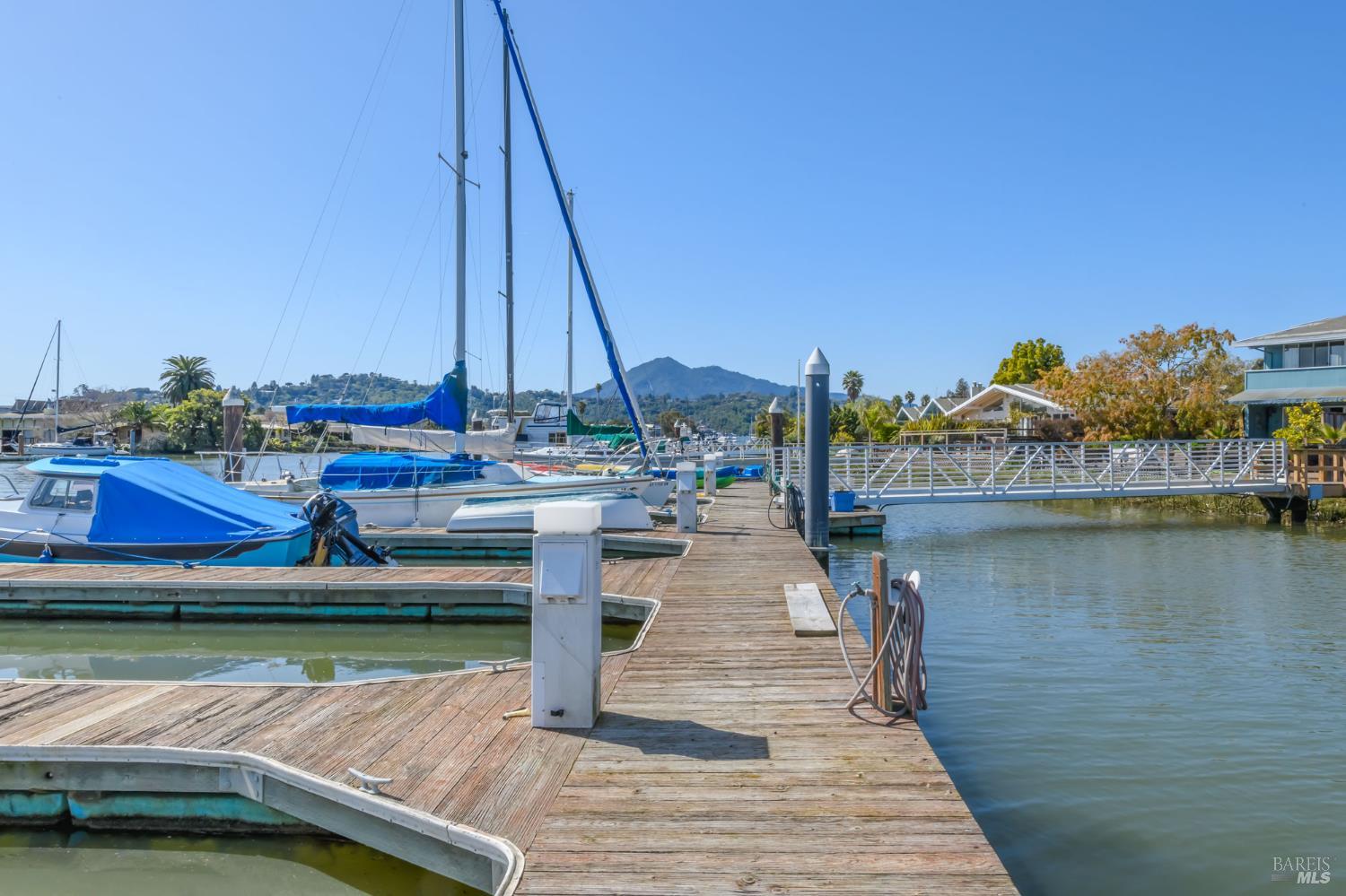 Detail Gallery Image 8 of 41 For 29 Porto Bello Dr, San Rafael,  CA 94901 - 2 Beds | 2/1 Baths