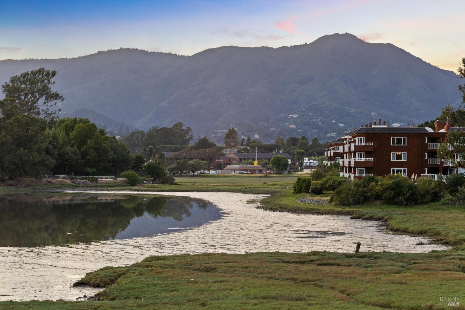 Detail Gallery Image 41 of 49 For 160 Seminary Dr 1e,  Mill Valley,  CA 94941 - 3 Beds | 2 Baths