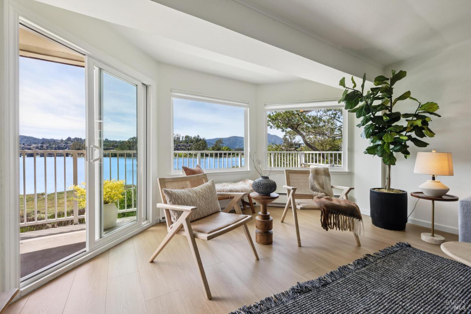 Detail Gallery Image 7 of 49 For 160 Seminary Dr 1e,  Mill Valley,  CA 94941 - 3 Beds | 2 Baths