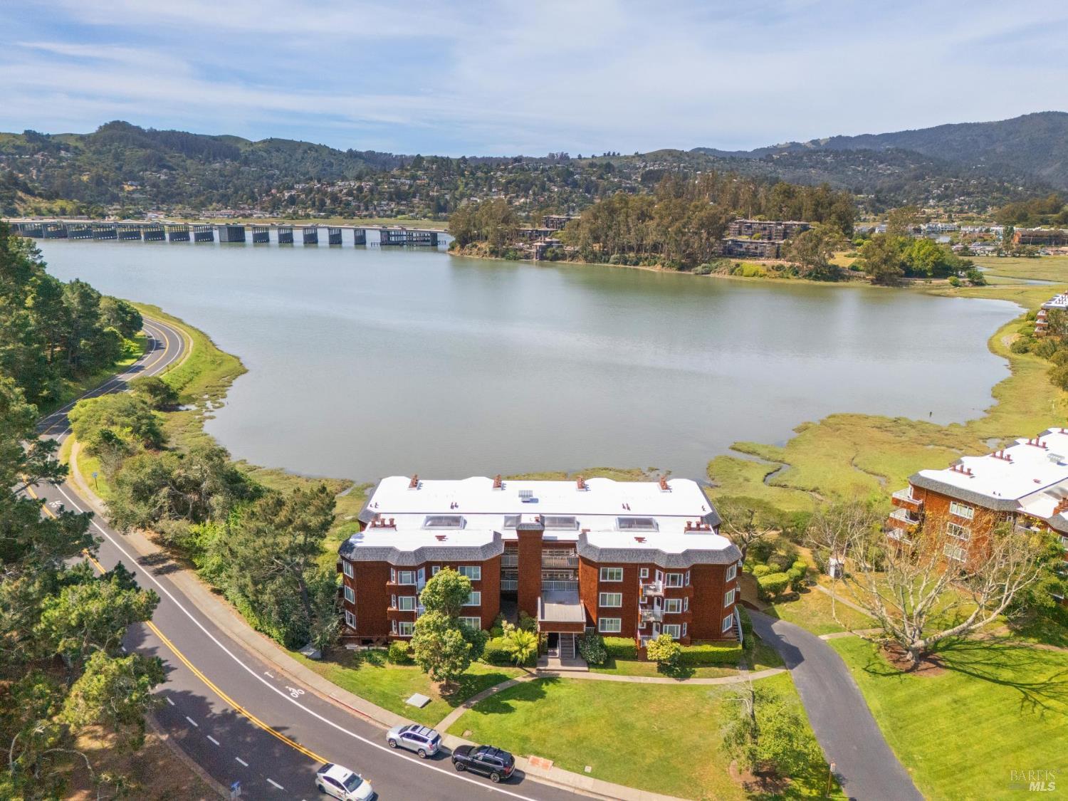 Detail Gallery Image 46 of 49 For 160 Seminary Dr 1e,  Mill Valley,  CA 94941 - 3 Beds | 2 Baths