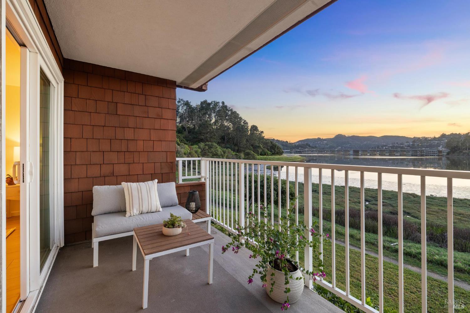 Detail Gallery Image 37 of 49 For 160 Seminary Dr 1e,  Mill Valley,  CA 94941 - 3 Beds | 2 Baths