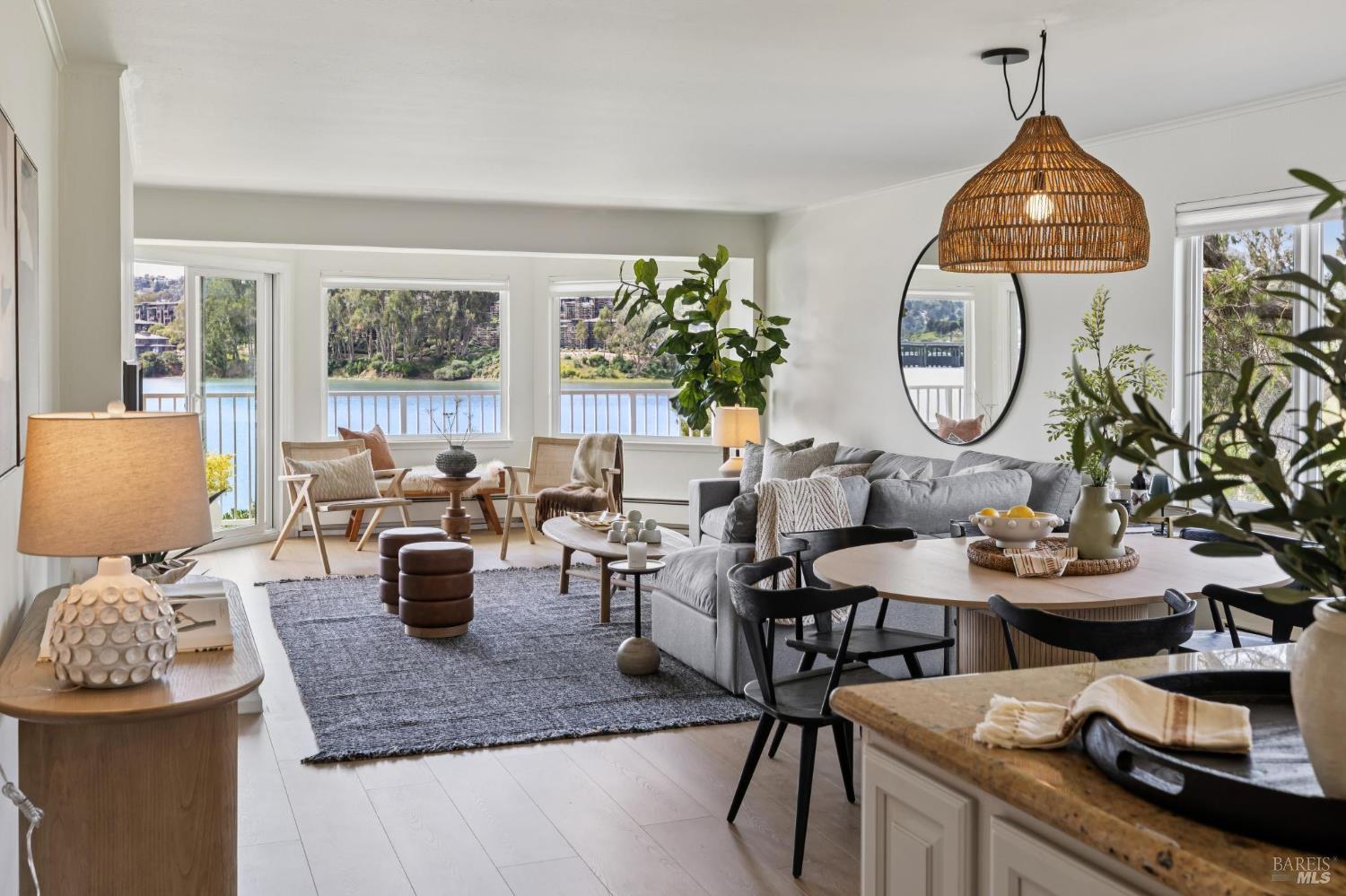 Detail Gallery Image 4 of 49 For 160 Seminary Dr 1e,  Mill Valley,  CA 94941 - 3 Beds | 2 Baths