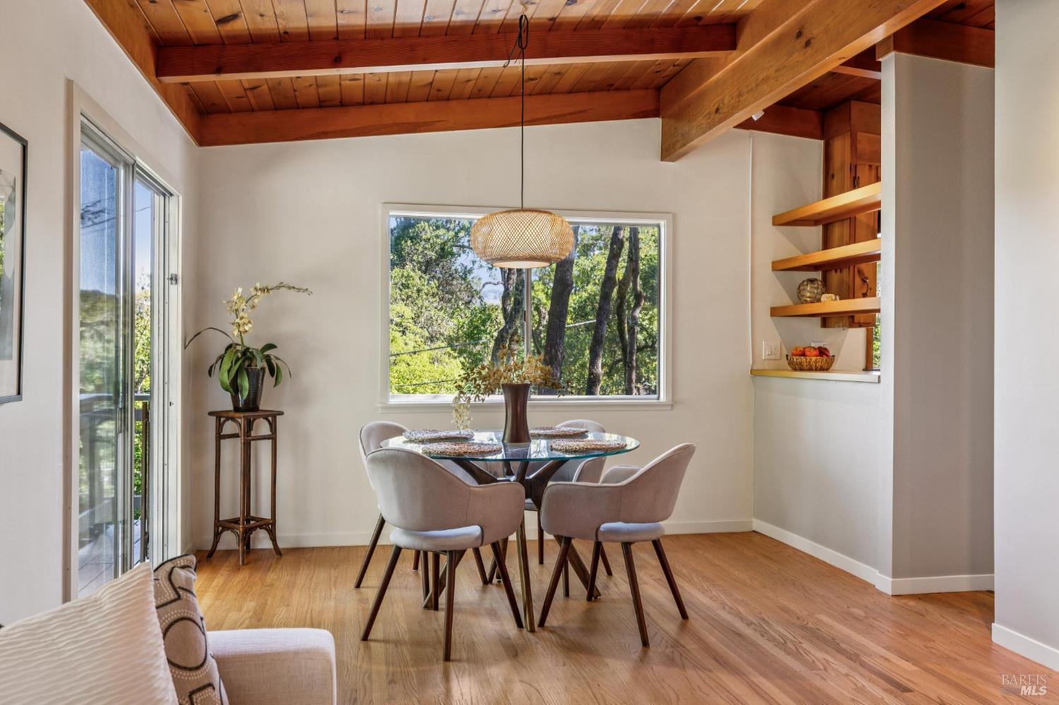 Detail Gallery Image 6 of 29 For 215 Bungalow Ave, San Rafael,  CA 94901 - 3 Beds | 2 Baths