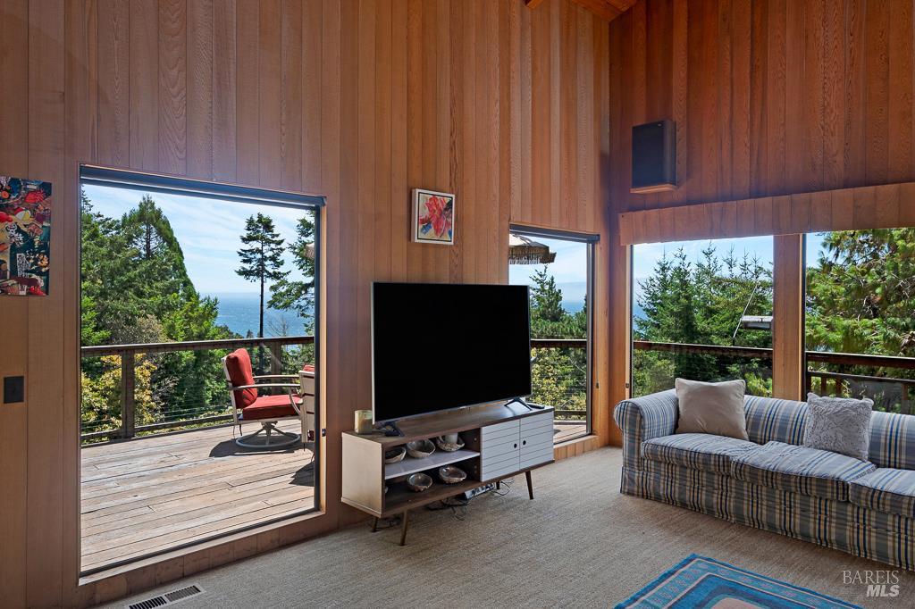 Detail Gallery Image 27 of 82 For 37275 Glennen Dr, Gualala,  CA 95445 - 3 Beds | 3 Baths