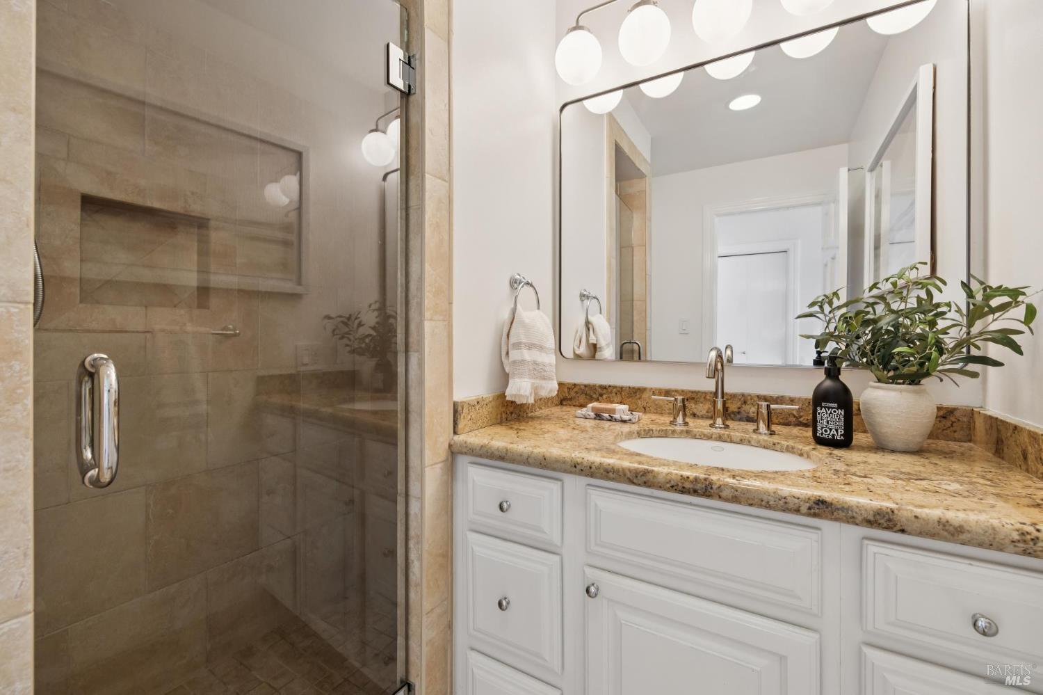 Detail Gallery Image 27 of 49 For 160 Seminary Dr 1e,  Mill Valley,  CA 94941 - 3 Beds | 2 Baths