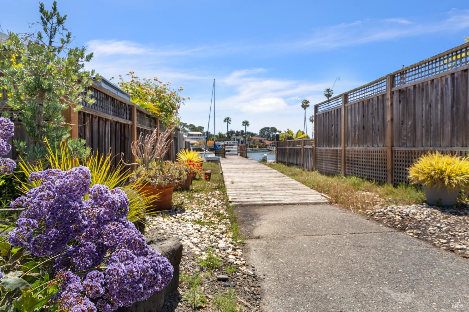 Detail Gallery Image 15 of 41 For 29 Porto Bello Dr, San Rafael,  CA 94901 - 2 Beds | 2/1 Baths