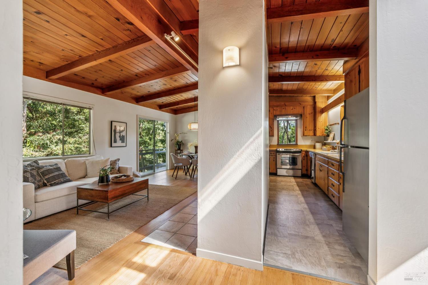 Detail Gallery Image 2 of 29 For 215 Bungalow Ave, San Rafael,  CA 94901 - 3 Beds | 2 Baths