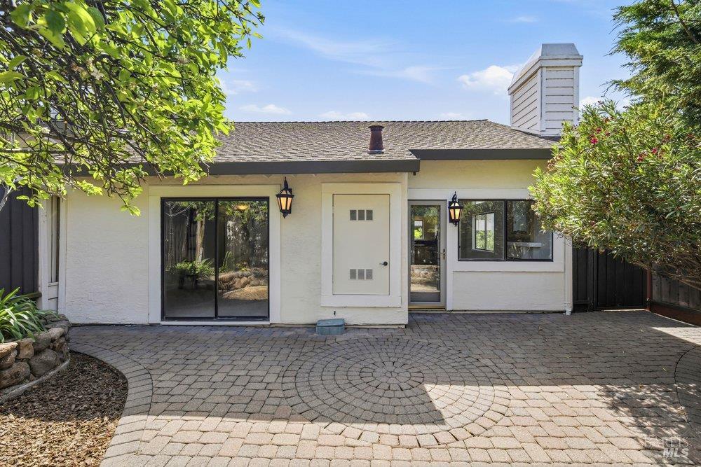 Detail Gallery Image 16 of 66 For 6 Village Ct, San Rafael,  CA 94903 - 2 Beds | 2 Baths