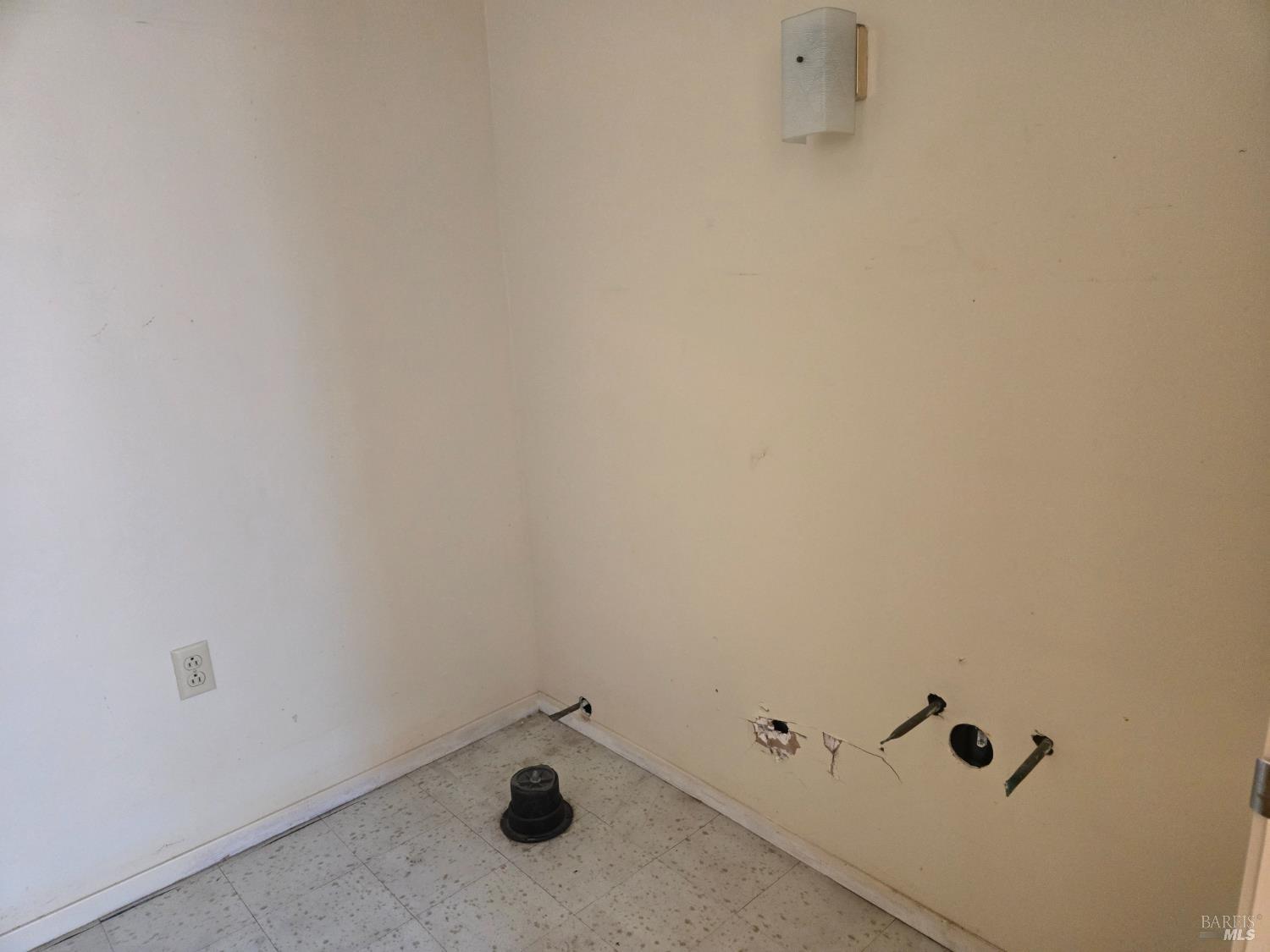 Detail Gallery Image 13 of 20 For 7149 Lynch Rd, Sebastopol,  CA 95472 - 3 Beds | 2 Baths