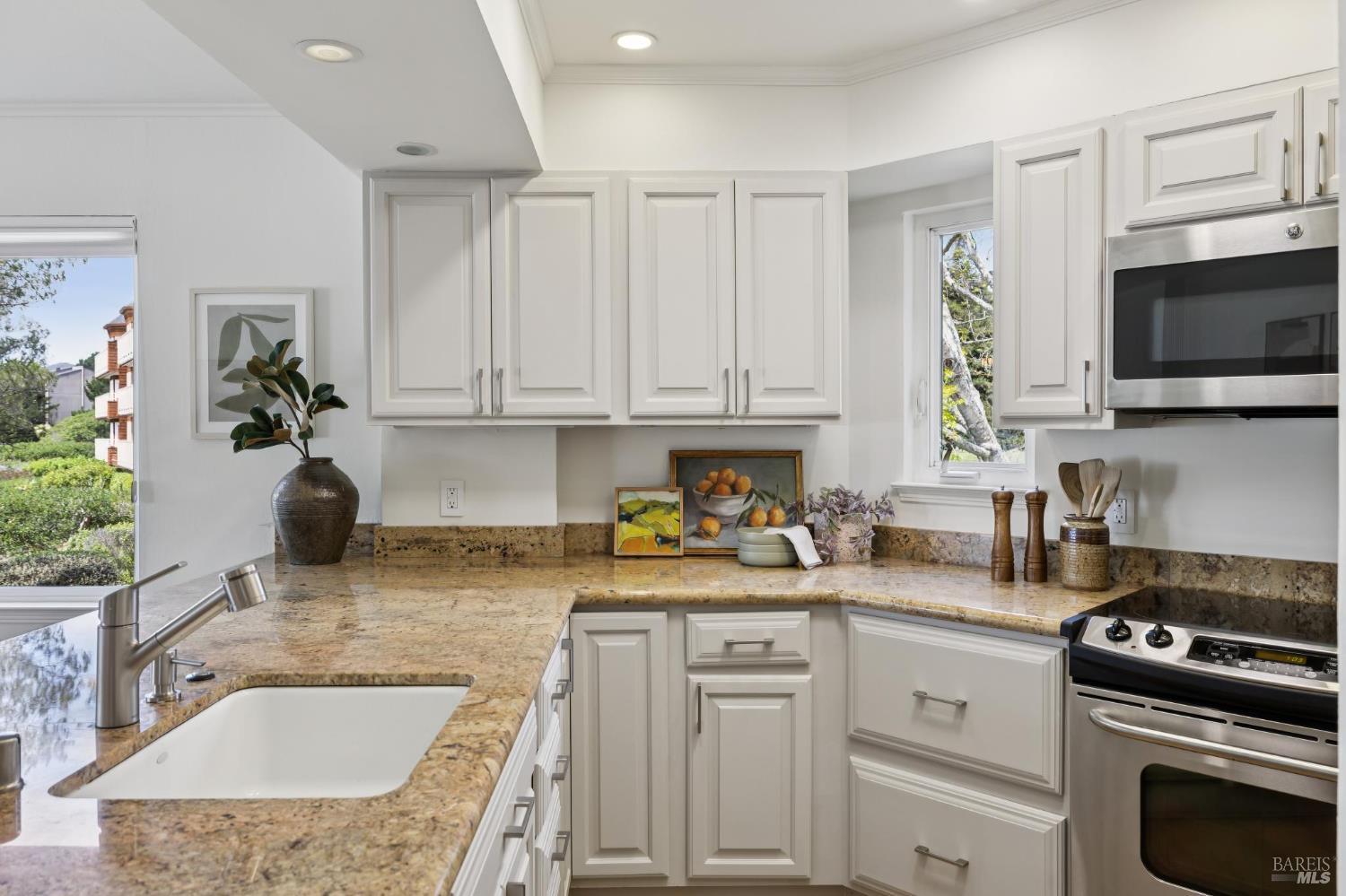 Detail Gallery Image 49 of 49 For 160 Seminary Dr 1e,  Mill Valley,  CA 94941 - 3 Beds | 2 Baths