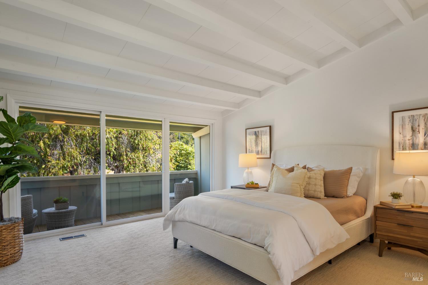 Detail Gallery Image 12 of 41 For 29 Porto Bello Dr, San Rafael,  CA 94901 - 2 Beds | 2/1 Baths