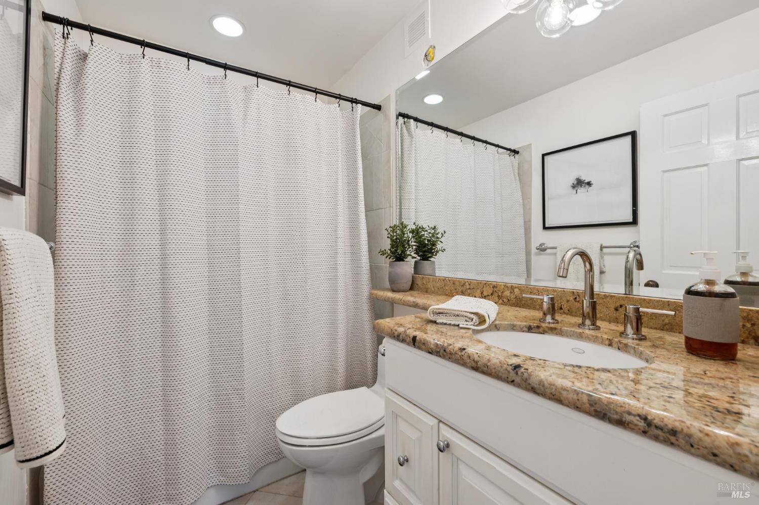 Detail Gallery Image 33 of 49 For 160 Seminary Dr 1e,  Mill Valley,  CA 94941 - 3 Beds | 2 Baths