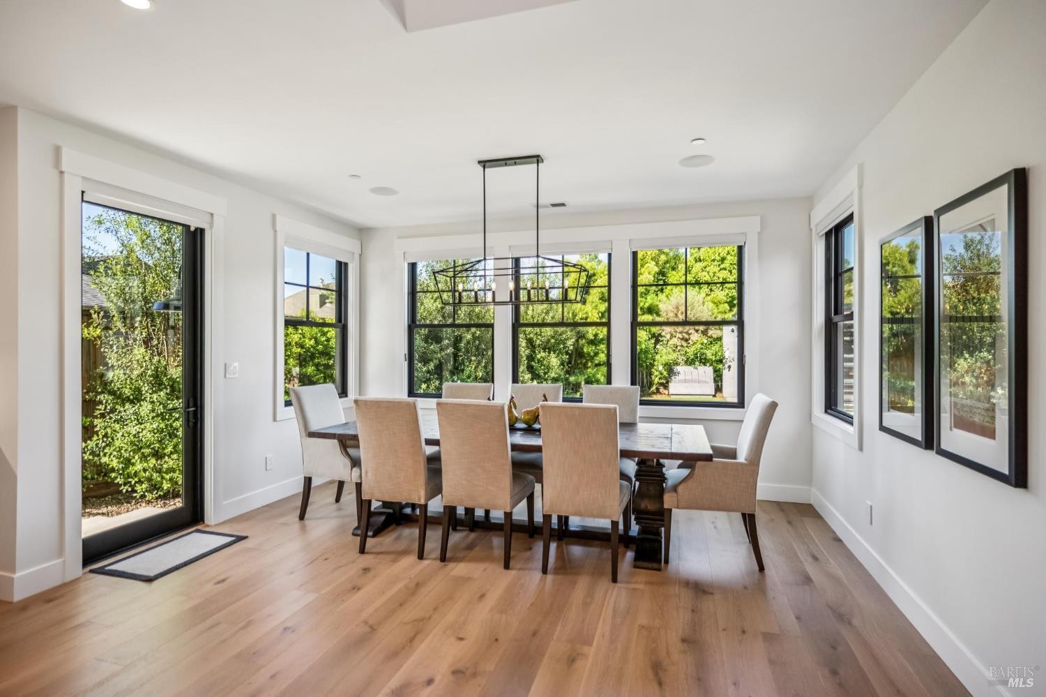 Detail Gallery Image 15 of 44 For 85 Harriet Way, Tiburon,  CA 94920 - 4 Beds | 2/1 Baths