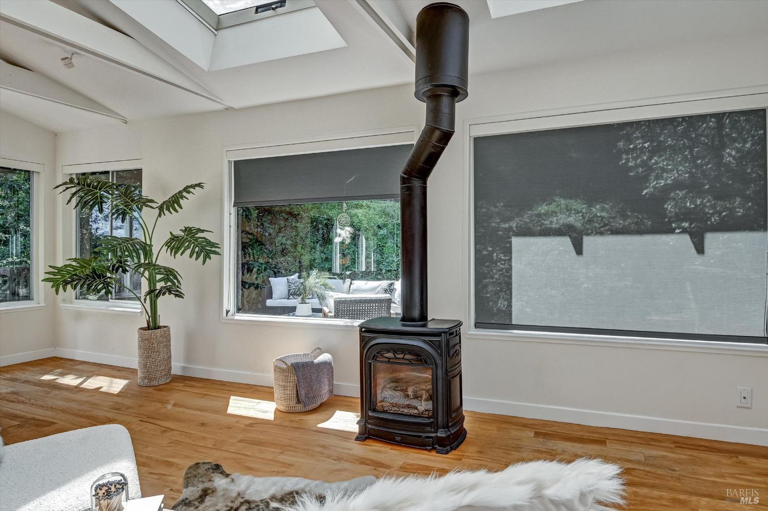 Detail Gallery Image 35 of 35 For 17 Redwood Drive Dr, San Rafael,  CA 94901 - 3 Beds | 3 Baths