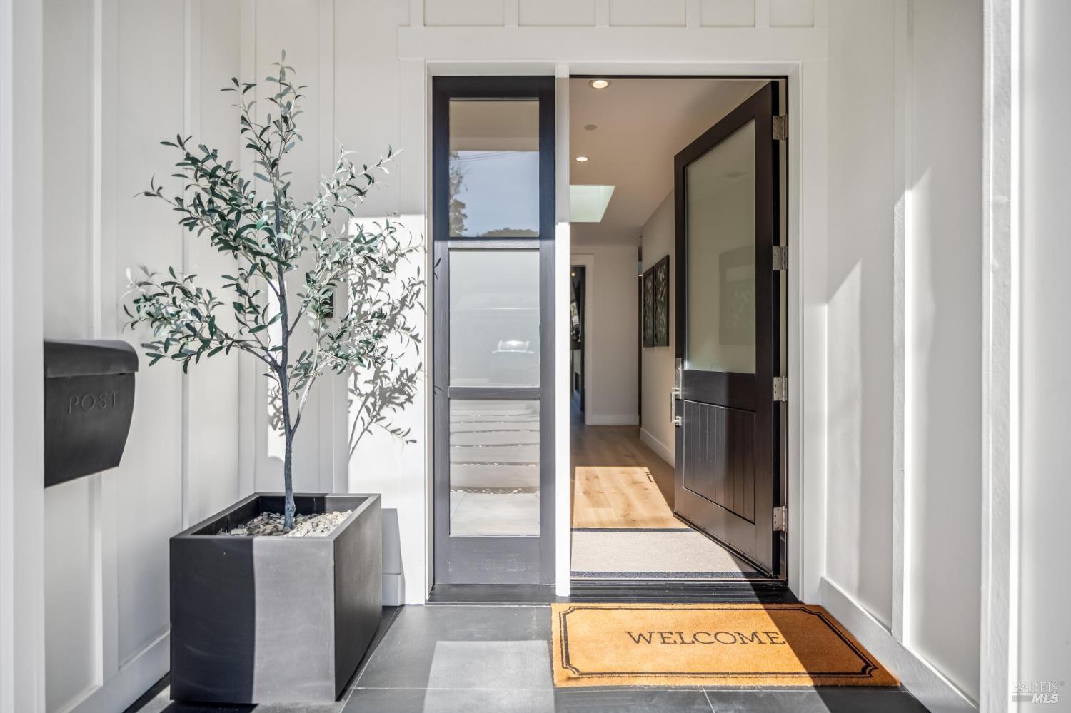 Detail Gallery Image 4 of 44 For 85 Harriet Way, Tiburon,  CA 94920 - 4 Beds | 2/1 Baths