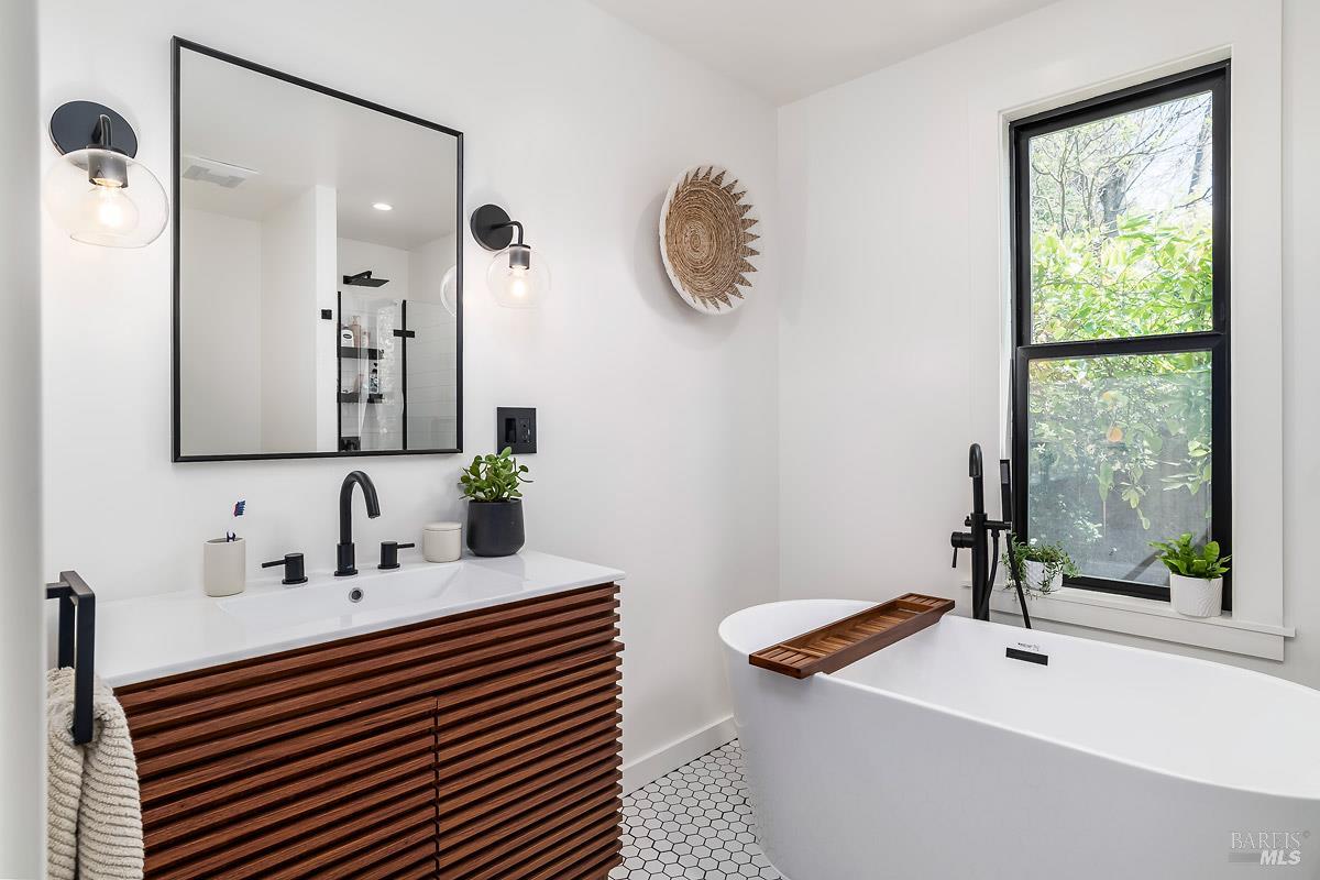 Detail Gallery Image 18 of 36 For 406 Corrillo Dr, San Rafael,  CA 94903 - 3 Beds | 2 Baths