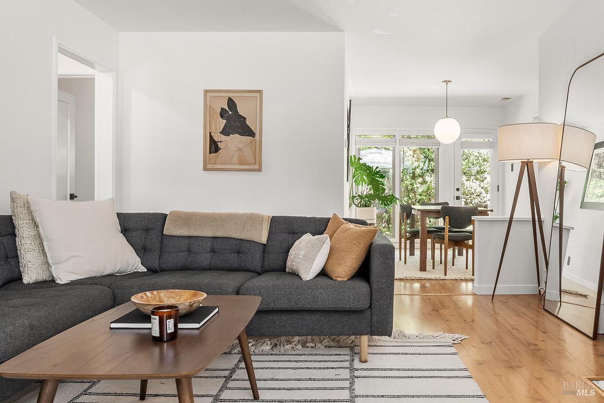 Detail Gallery Image 8 of 36 For 406 Corrillo Dr, San Rafael,  CA 94903 - 3 Beds | 2 Baths