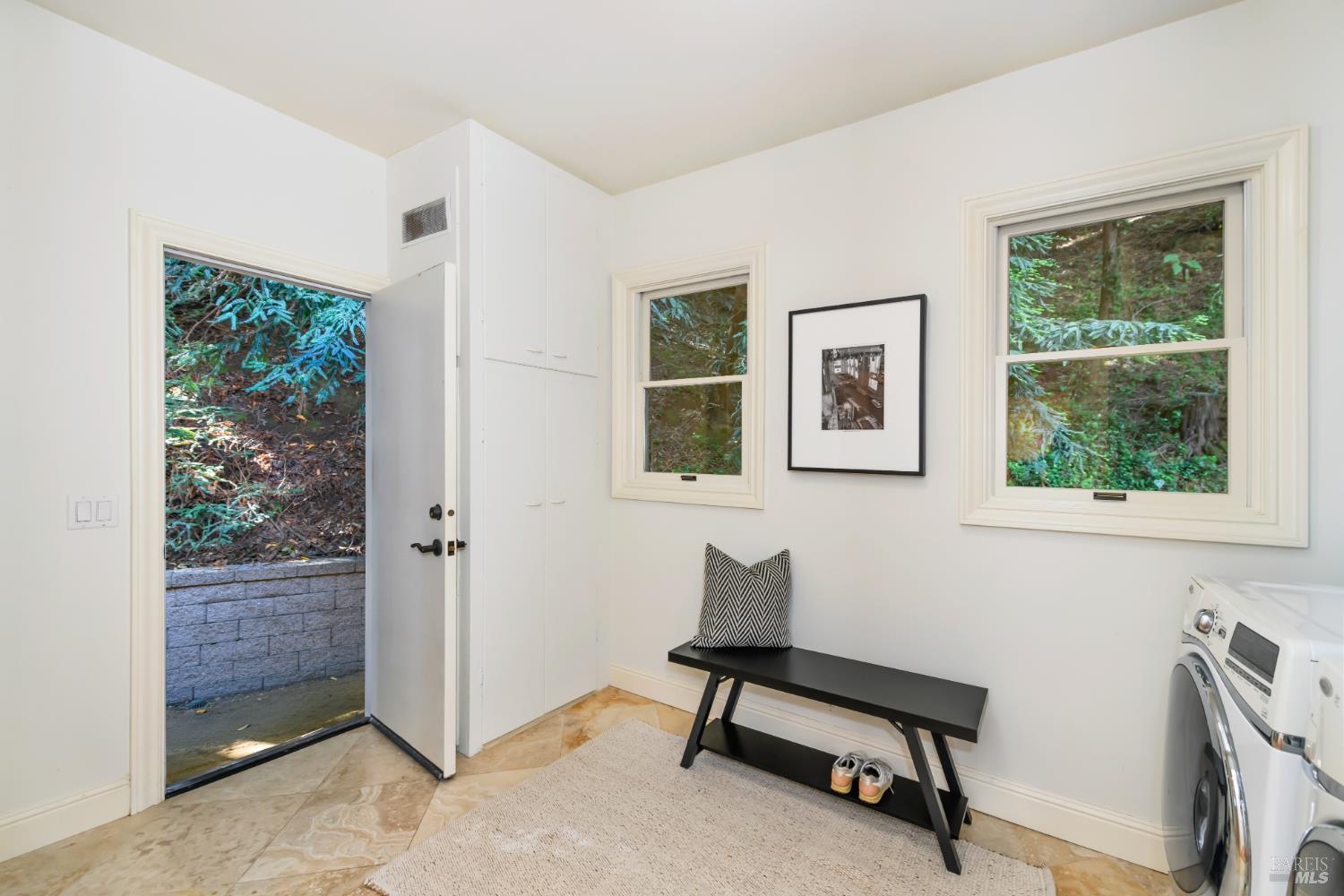 Detail Gallery Image 33 of 43 For 1065 Meadowsweet Dr, Corte Madera,  CA 94925 - 4 Beds | 3 Baths