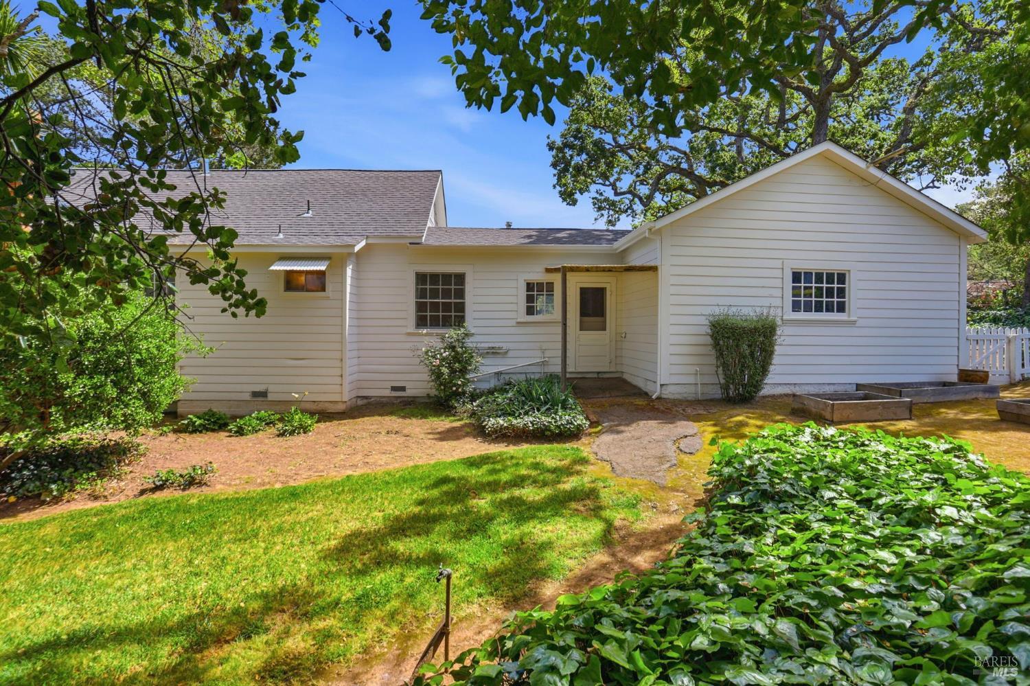 Detail Gallery Image 24 of 27 For 8 Lawrence Dr, Novato,  CA 94945 - 2 Beds | 1 Baths