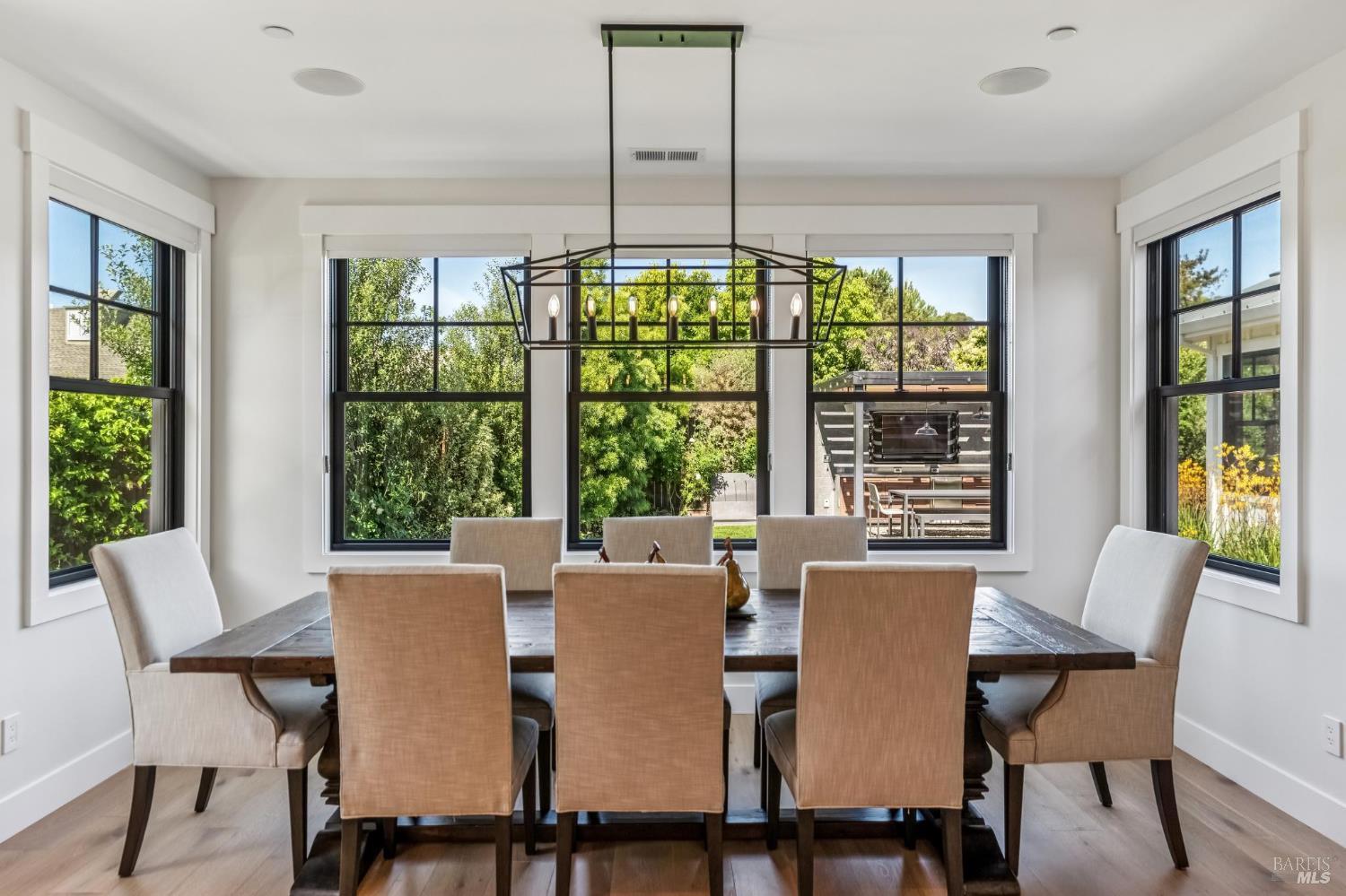 Detail Gallery Image 16 of 44 For 85 Harriet Way, Tiburon,  CA 94920 - 4 Beds | 2/1 Baths