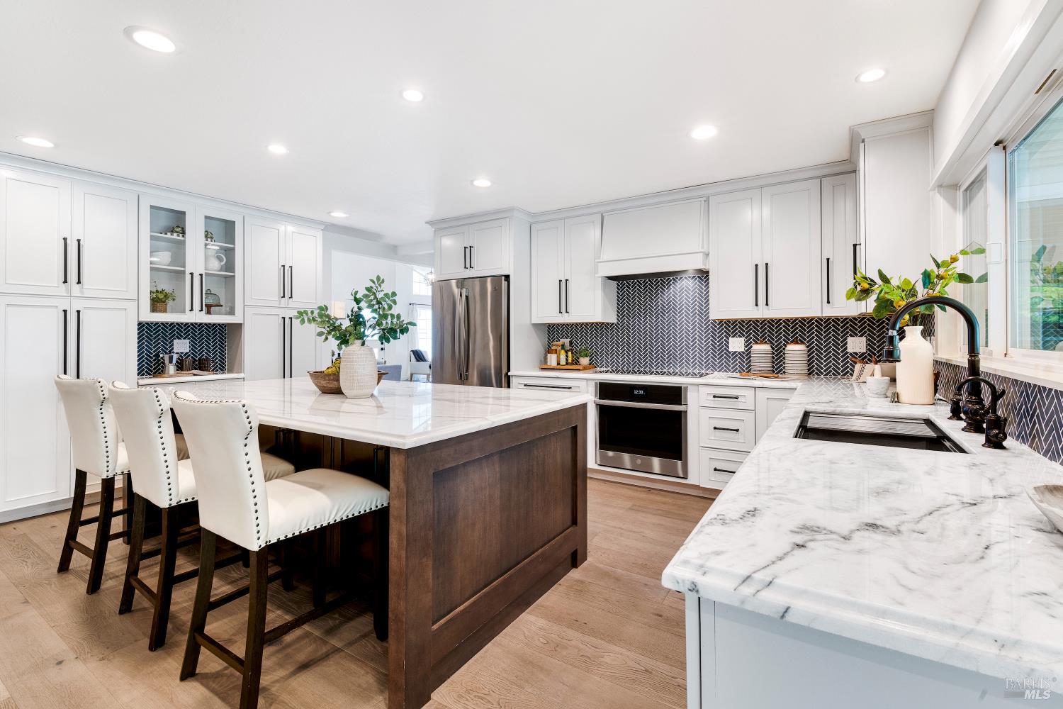 Detail Gallery Image 10 of 37 For 13 Woodland Ct, Novato,  CA 94947 - 4 Beds | 2 Baths