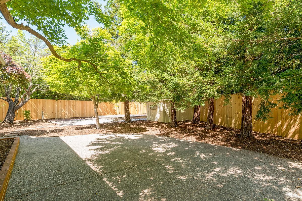 Detail Gallery Image 25 of 36 For 406 Corrillo Dr, San Rafael,  CA 94903 - 3 Beds | 2 Baths