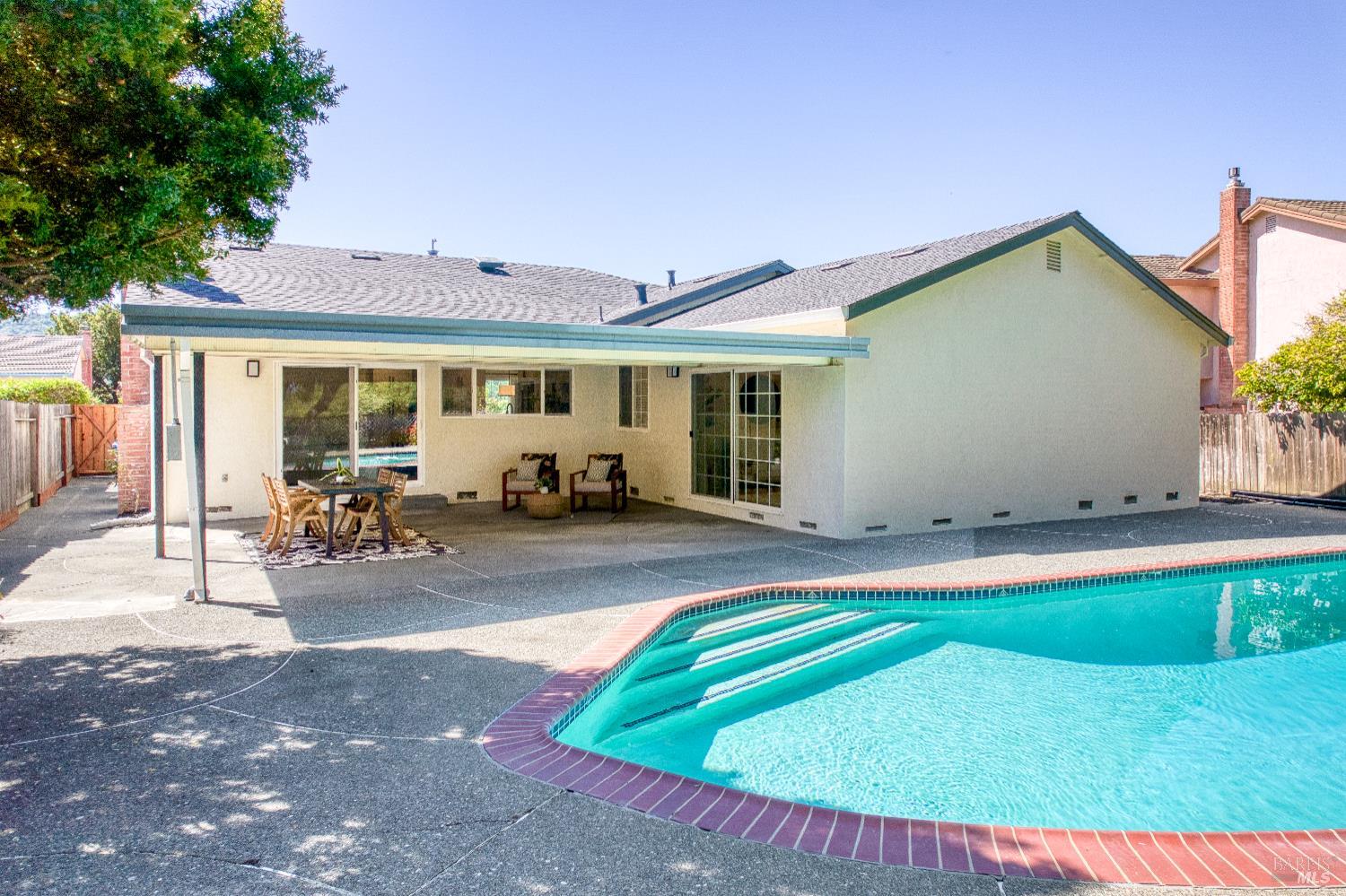 Detail Gallery Image 34 of 37 For 13 Woodland Ct, Novato,  CA 94947 - 4 Beds | 2 Baths