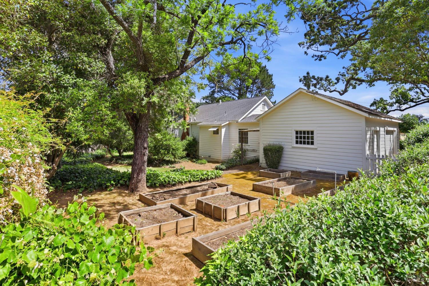 Detail Gallery Image 23 of 27 For 8 Lawrence Dr, Novato,  CA 94945 - 2 Beds | 1 Baths