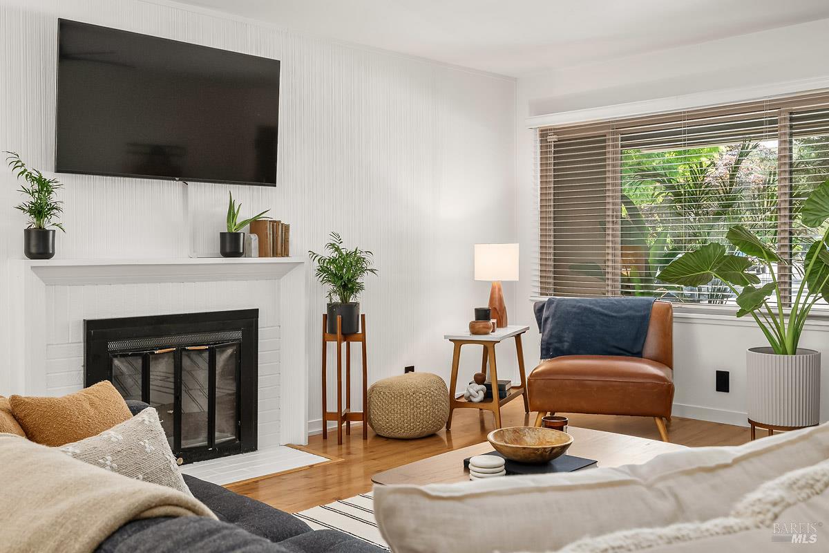 Detail Gallery Image 7 of 36 For 406 Corrillo Dr, San Rafael,  CA 94903 - 3 Beds | 2 Baths