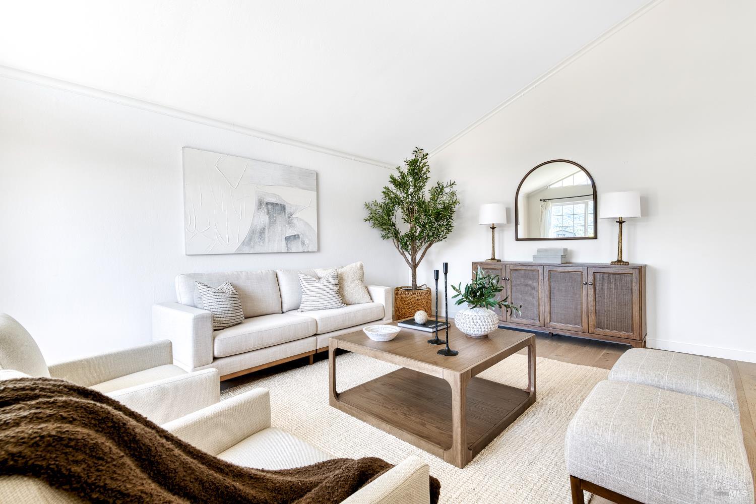 Detail Gallery Image 5 of 37 For 13 Woodland Ct, Novato,  CA 94947 - 4 Beds | 2 Baths