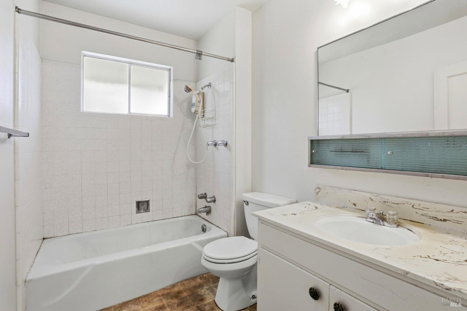 Detail Gallery Image 18 of 27 For 8 Lawrence Dr, Novato,  CA 94945 - 2 Beds | 1 Baths