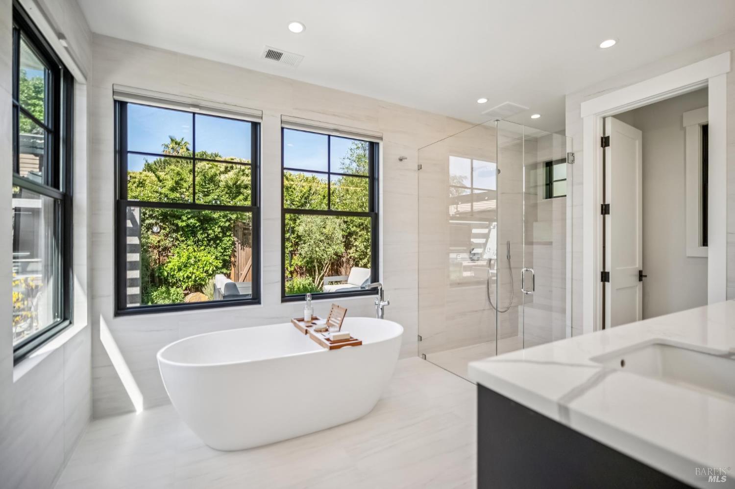 Detail Gallery Image 20 of 44 For 85 Harriet Way, Tiburon,  CA 94920 - 4 Beds | 2/1 Baths