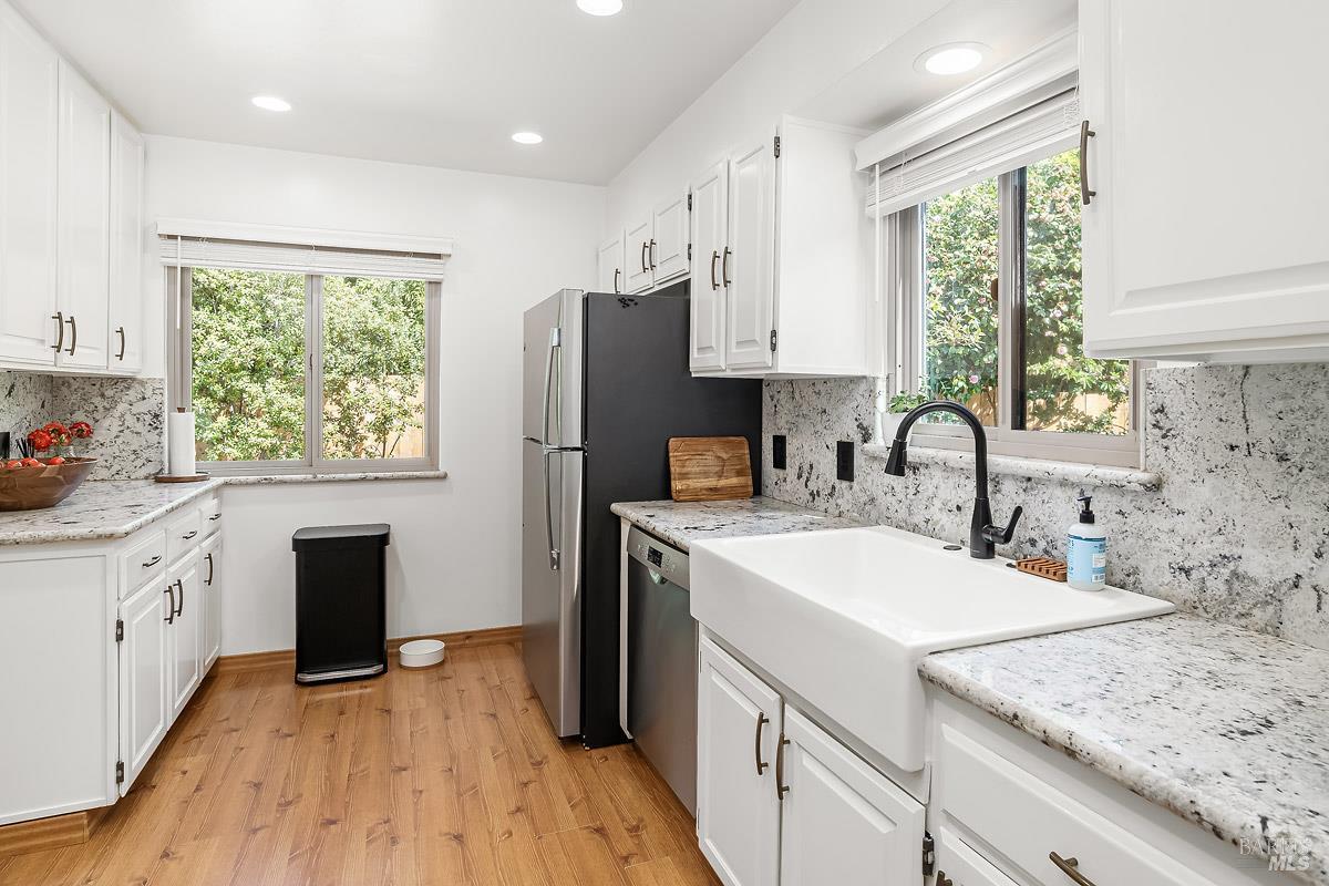 Detail Gallery Image 13 of 36 For 406 Corrillo Dr, San Rafael,  CA 94903 - 3 Beds | 2 Baths