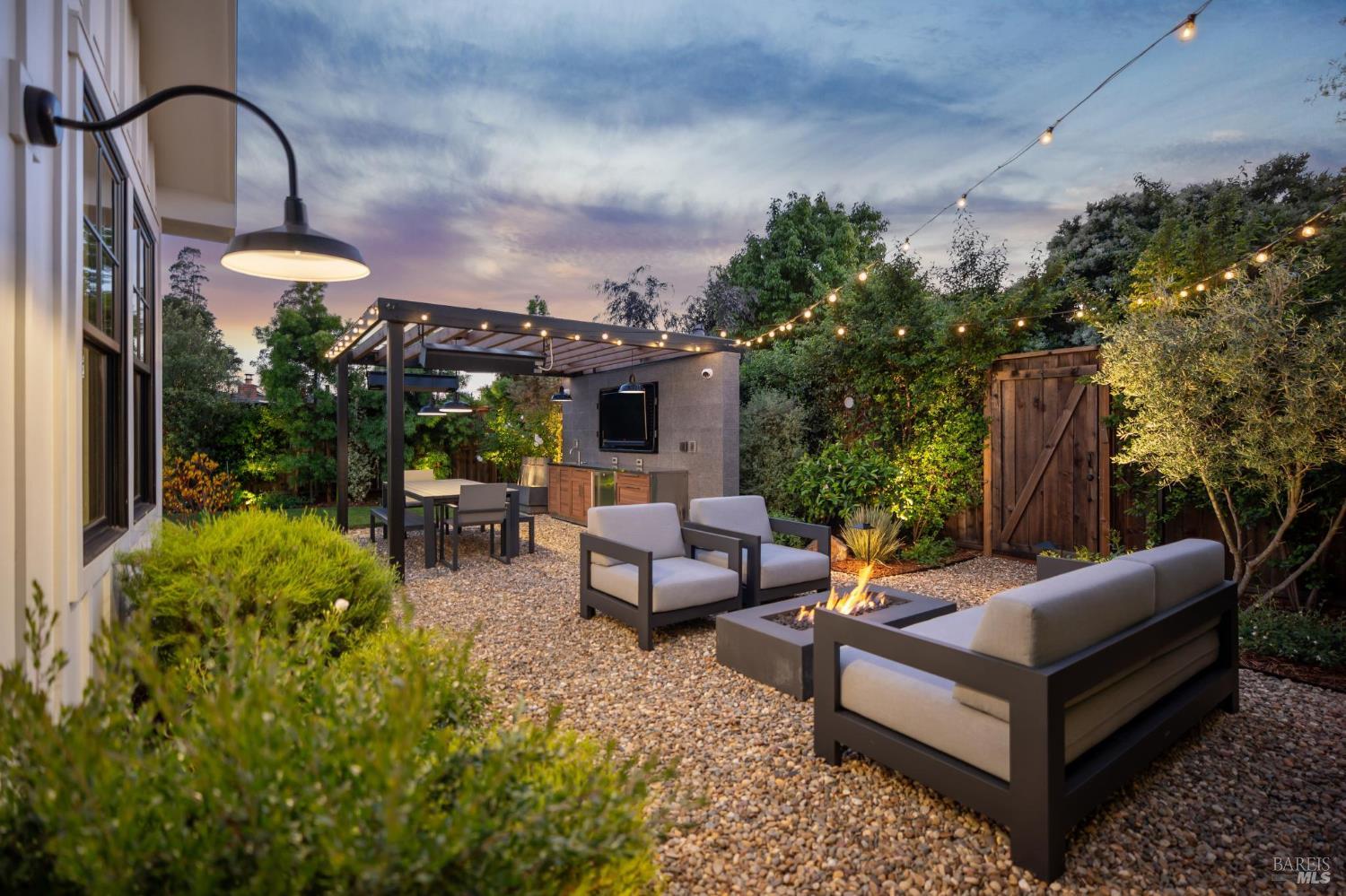 Detail Gallery Image 41 of 44 For 85 Harriet Way, Tiburon,  CA 94920 - 4 Beds | 2/1 Baths