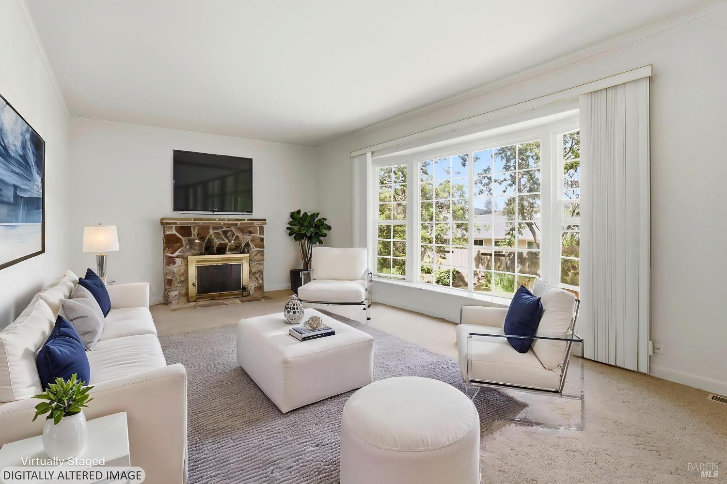 Detail Gallery Image 5 of 27 For 8 Lawrence Dr, Novato,  CA 94945 - 2 Beds | 1 Baths