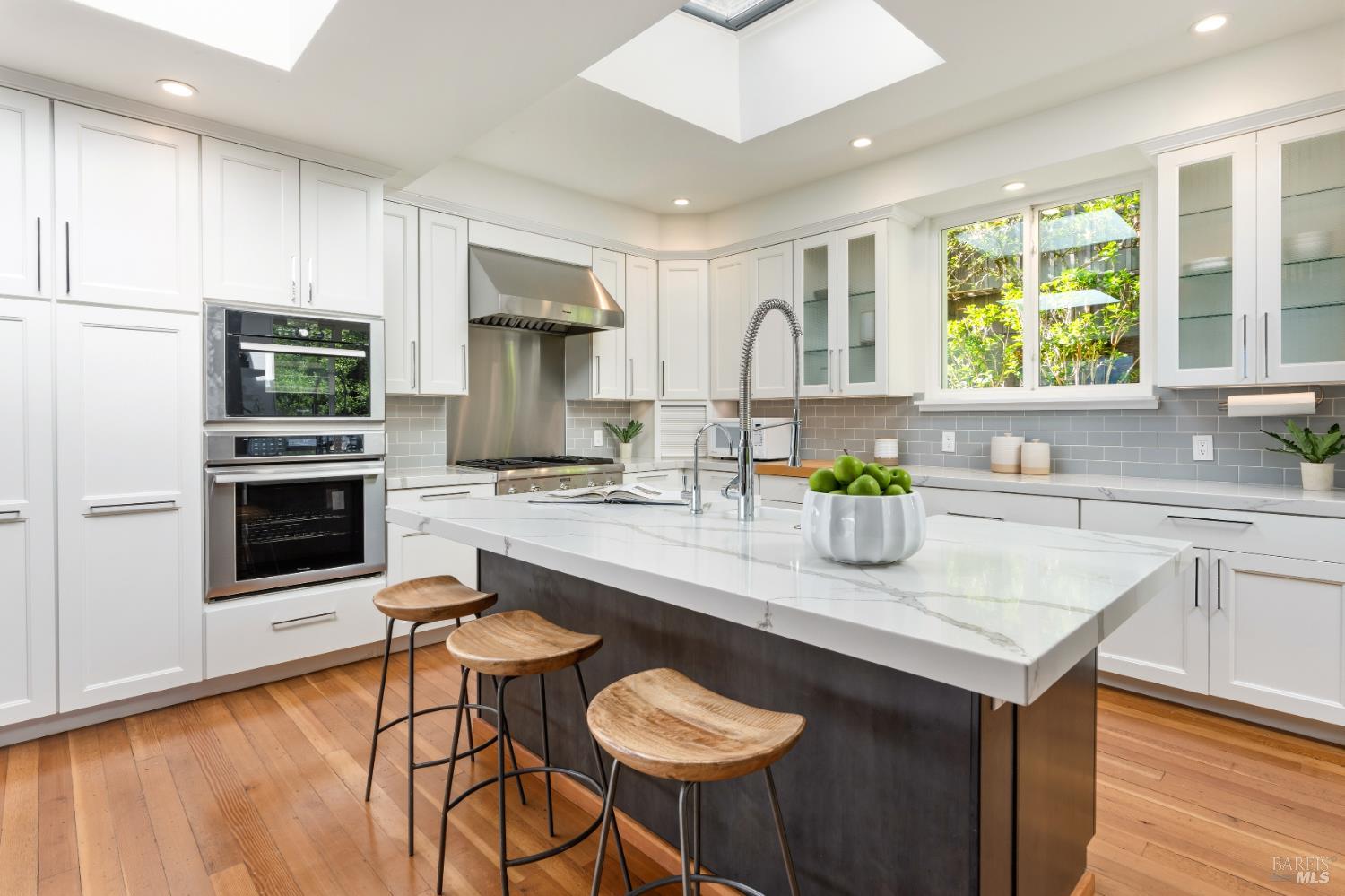 Detail Gallery Image 17 of 62 For 183 Reservoir Rd, San Rafael,  CA 94901 - 6 Beds | 6 Baths