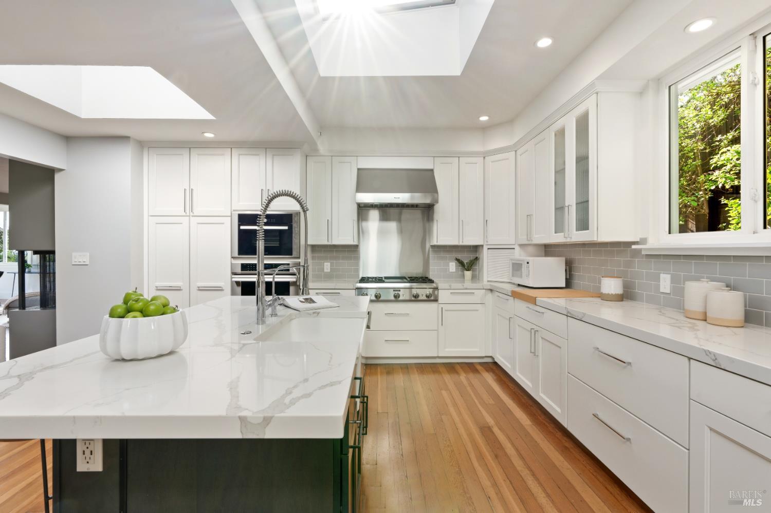 Detail Gallery Image 20 of 62 For 183 Reservoir Rd, San Rafael,  CA 94901 - 6 Beds | 6 Baths