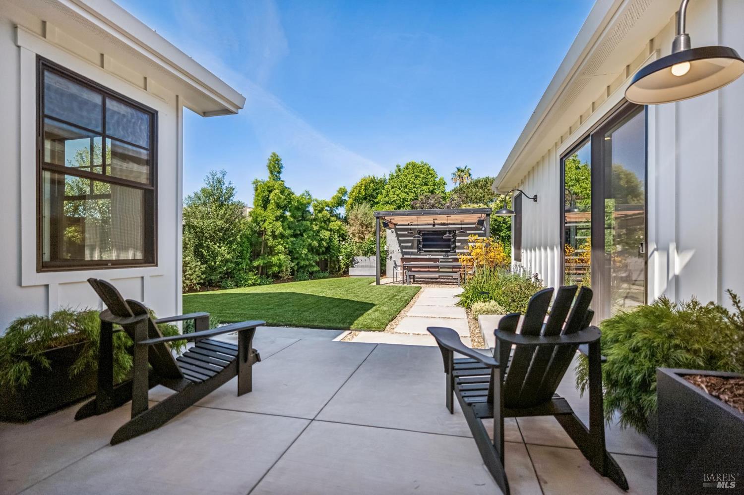 Detail Gallery Image 27 of 44 For 85 Harriet Way, Tiburon,  CA 94920 - 4 Beds | 2/1 Baths