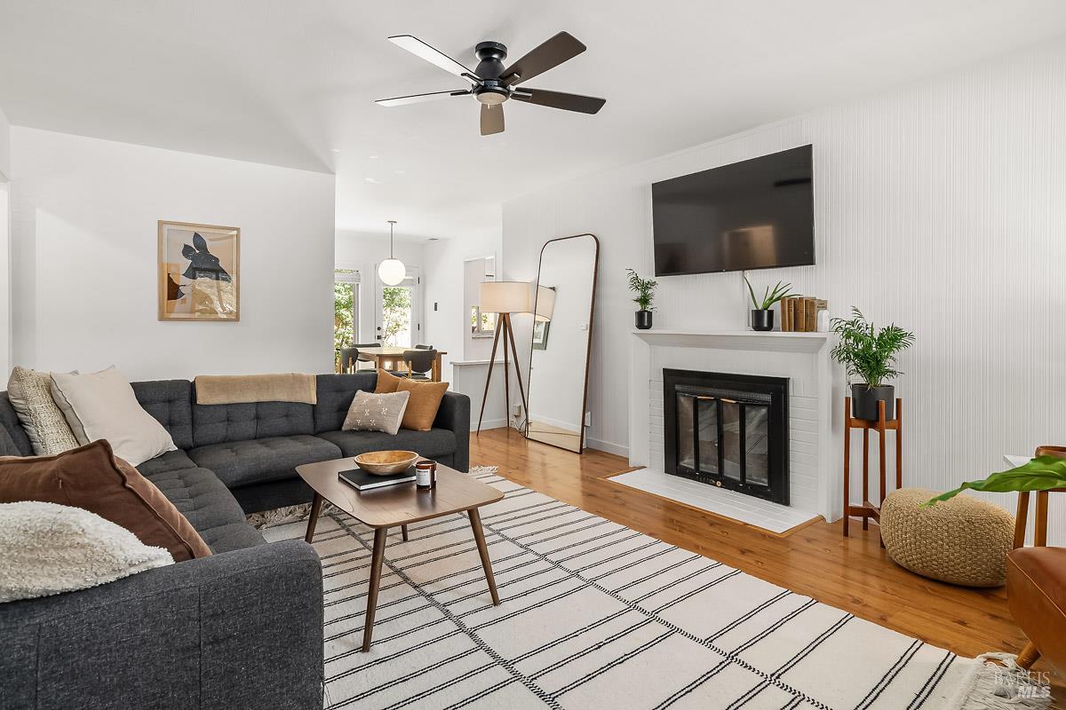 Detail Gallery Image 4 of 36 For 406 Corrillo Dr, San Rafael,  CA 94903 - 3 Beds | 2 Baths